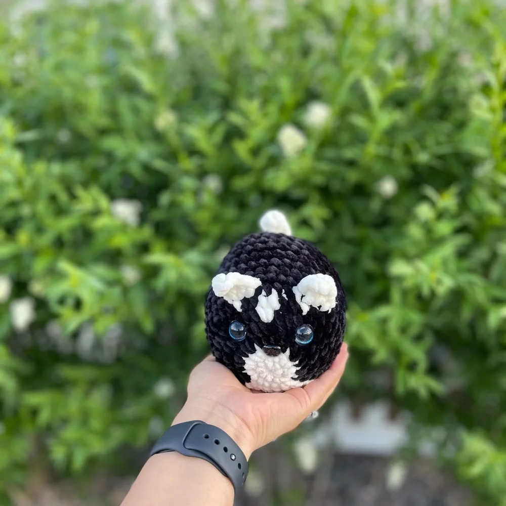 Crocheted black and white Husky - Picture 3 of 4